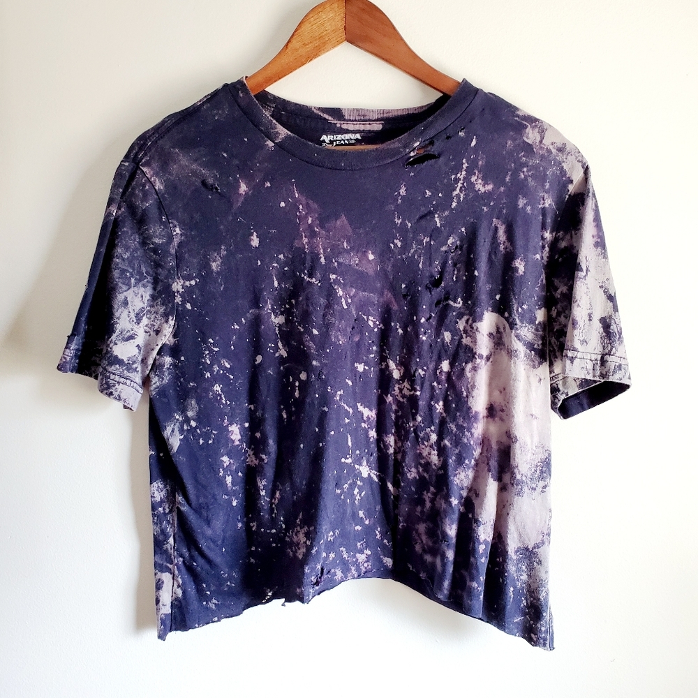 Distressed large tshirt arizona jean company